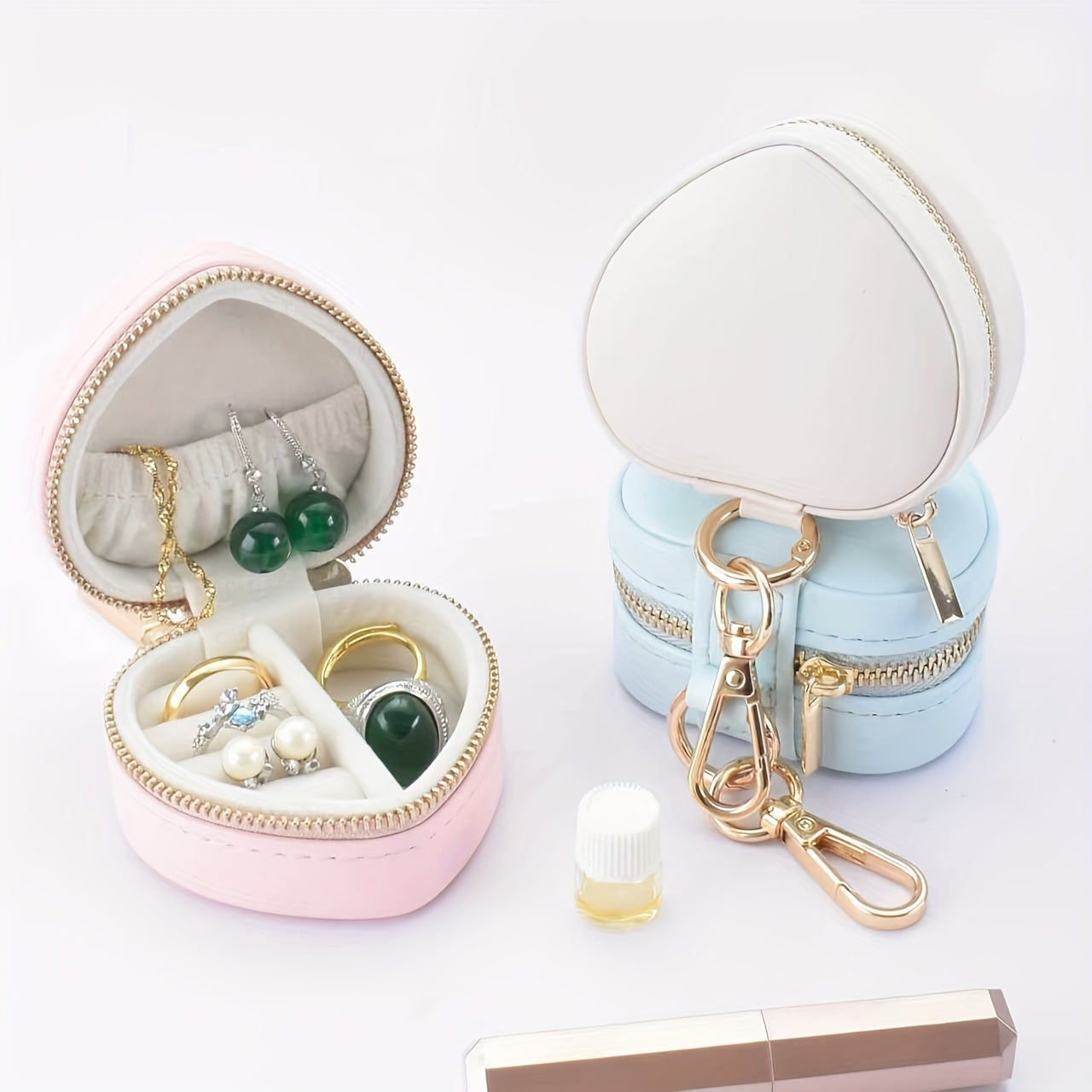 Heart‑Shaped Mini Jewellery Box Keychain – Luxury Portable PU Organizer for Rings & Earrings