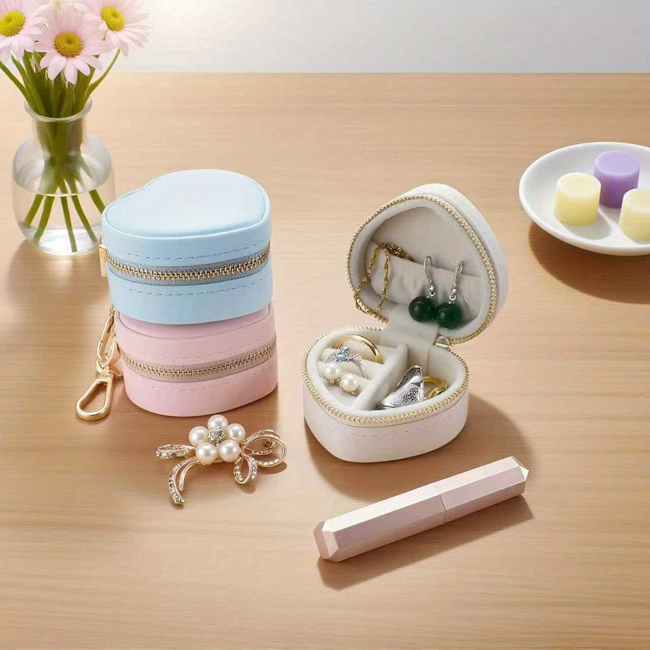 Heart‑Shaped Mini Jewellery Box Keychain – Luxury Portable PU Organizer for Rings & Earrings