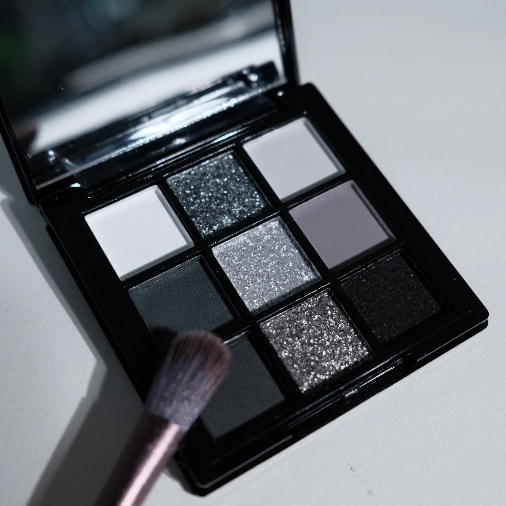 Mini Eyeshadow Palette – 9 Smokey Colors Shimmer & Matte
