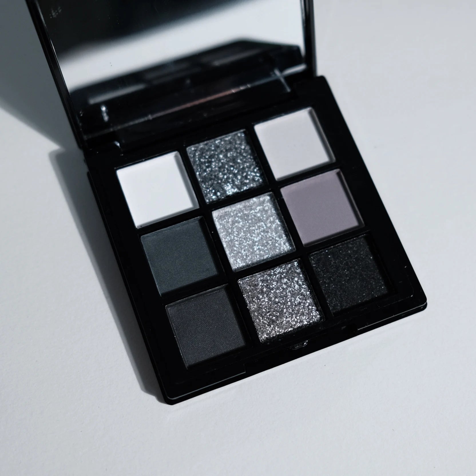 Mini Eyeshadow Palette – 9 Smokey Colors Shimmer & Matte