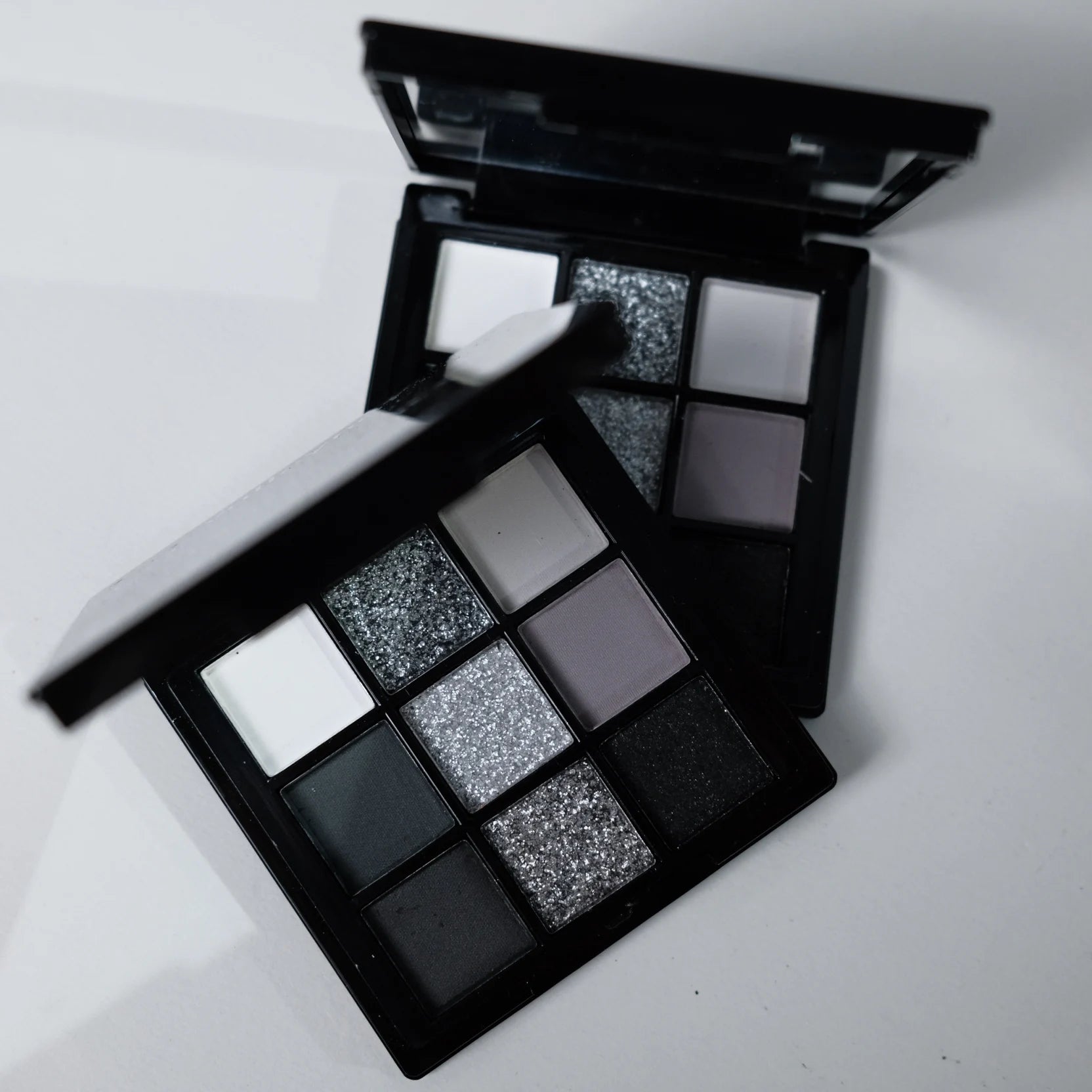 Mini Eyeshadow Palette – 9 Smokey Colors Shimmer & Matte